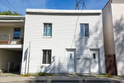 Great investment opportunity! Triplex generating $34,020 in annual rental income. Ideal for investor...