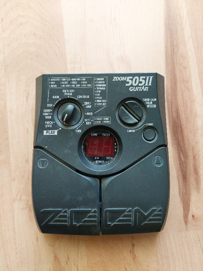 Zoom 505II Guitar Multi-Effect pedal, View more