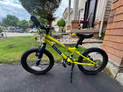 Raleigh Kids Bike 16-in wheel, View more