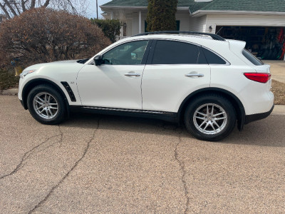 Infiniti QX70 ( NO GST )