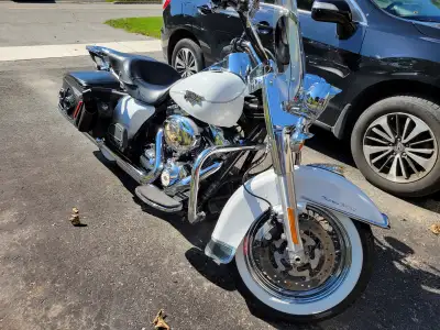 Low Mileage Mint Condition 2013 Road King Classic in Pearl White. Has full HD Stage 1 Screaming Eagl...