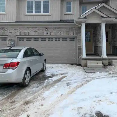 128 juneberry Rd Thorid Ont Rentel have to pay all the bills