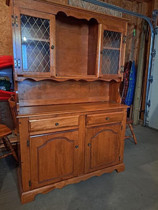 Solid Maple Dining Table with matching Buffet & Hutch Dining Tables