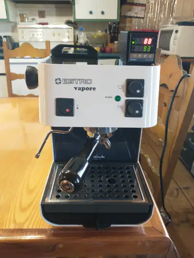 Saeco Estro Vapore espresso machine, même modèle que la starbucks barista et via venezia. Controle d...