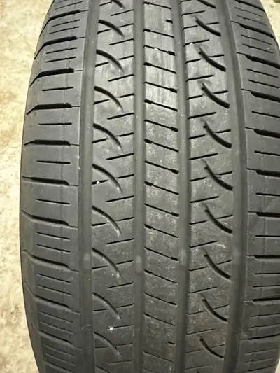 Pneus 4 saisons YOKOHAMA 225/65 R17 Excellente condition