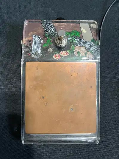 Bought at Moog Audio Montreal in 2011 and stayed in my home studio. This used ZVex Tremolo Probe is...
