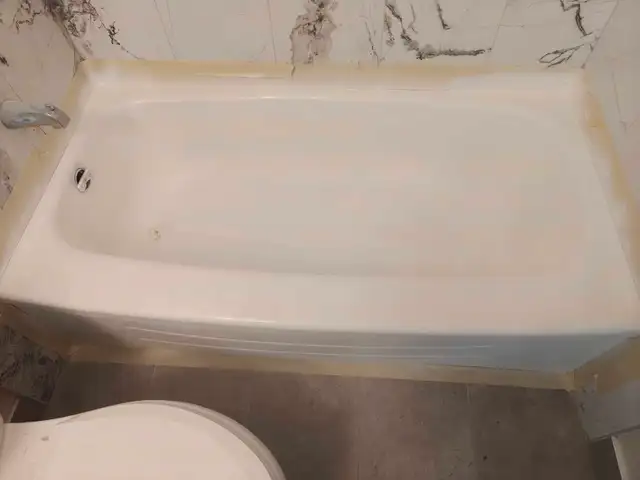 Bathtub reglazing 250$592355200000993281
