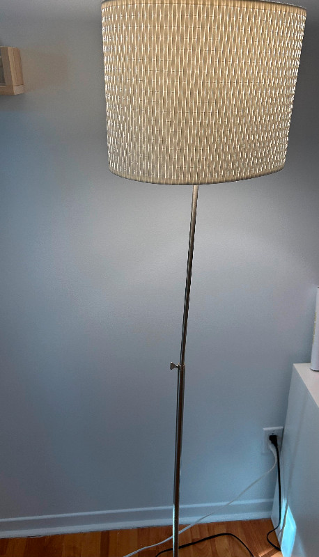 LAMPE SUR PIED - IKEA | Éclairage intérieur et plafonniers | Laval/Rive  Nord | Kijiji