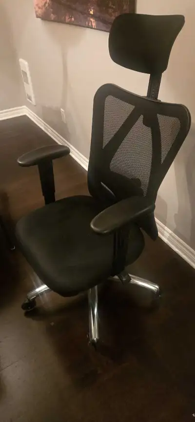 Chaise de bureau ergonomique., View more