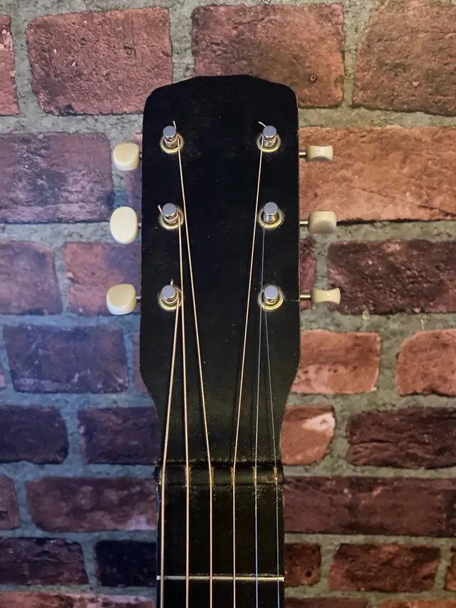 1958 Harmony Roy Rogers Right-handed /droitière guitar in Guitars in West Island - Image 5