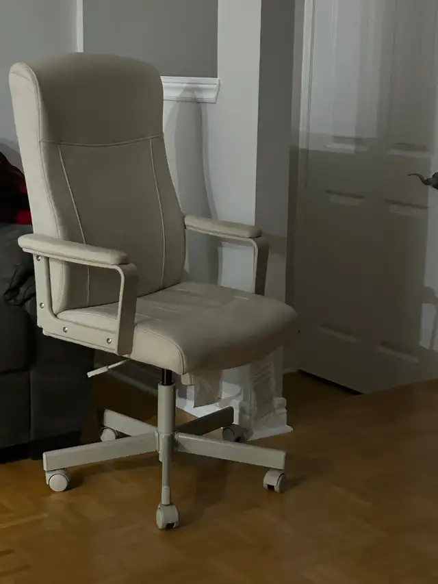 office chair in Chairs & Recliners in Markham / York Region - Image 4