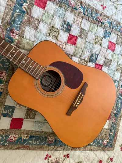 Used Alvarez Regent 5210 Natural Acoustic Guitar in excellent playing condition, offering quality cr...