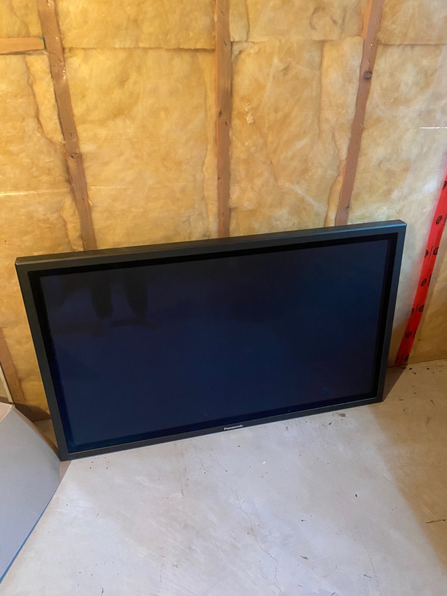 50” TV with Wall Mount in Video & TV Accessories in Peterborough - Image 2