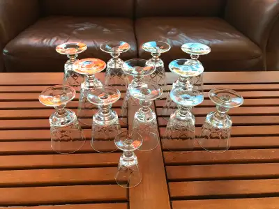 Verrerie en cristal (13 pièces). Bonne qualité et peu utilisé. Blainville