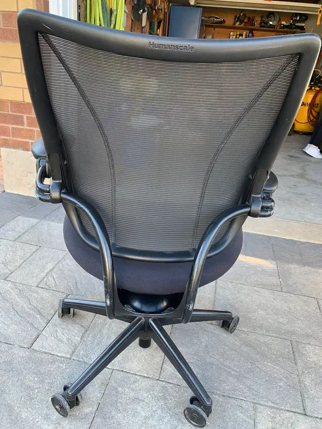 Humanscale Diffrient World Office Chair in Chairs & Recliners in Markham / York Region - Image 3
