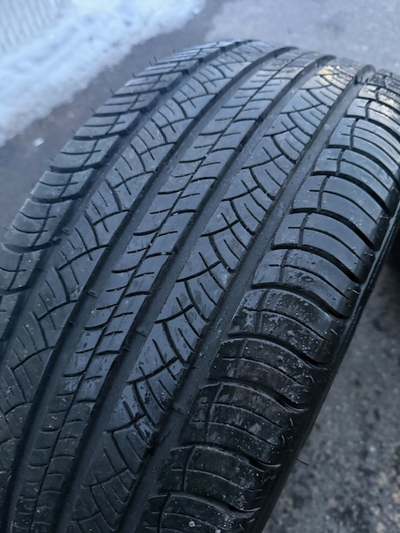 4 pneus 4 saisons Michelin latitude HP, 255-55-19, ont roulé 8,000 km, profondeur des treads 9/32 iè...