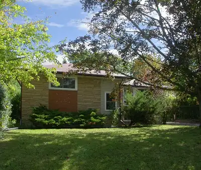 3 bedrooms available for September! - 2 bedrooms are lower level, 1 is on the main floor - 5 bedroom...