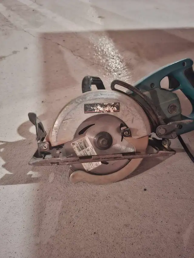 Makita Circular Saw in Power Tools in Kitchener / Waterloo - Image 7