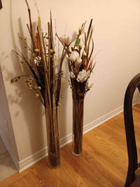 2 Arrangements in vases