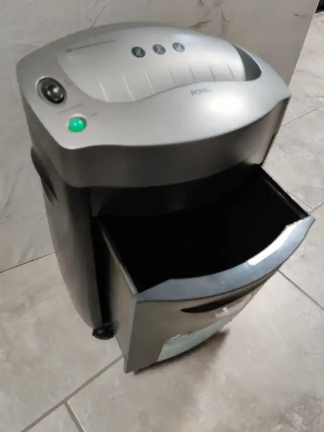 Royal PAPER SHREDDER in Printers, Scanners & Fax in Kitchener / Waterloo - Image 4