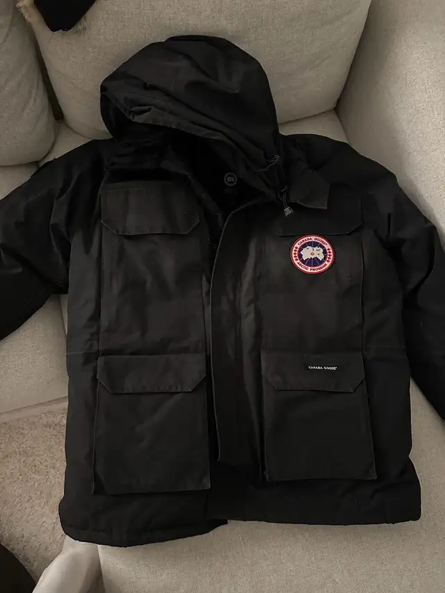 Canada Goose Puffer in Other in City of Toronto - Image 2