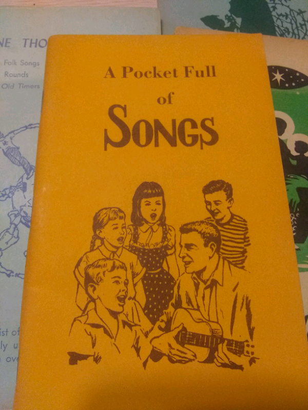 Vintage 19 Pocket full  of Song. Sing Along. Carol's. Tunes.  in Arts & Collectibles in Gatineau - Image 11
