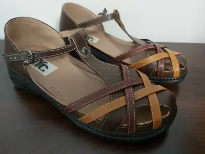 NYC Stacey Women's Enclosed Sandal Shoes - Size 9 - New in Box, View more