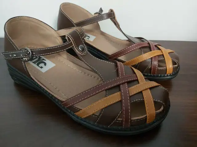 NYC Stacey Women's Enclosed Sandal Shoes - Size 9 - New in Box in Women's - Shoes in City of Toronto - Image 2