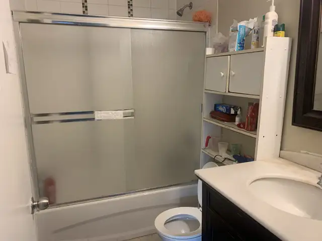 a bedroom for rent in British Columbia in Canada - Image 2