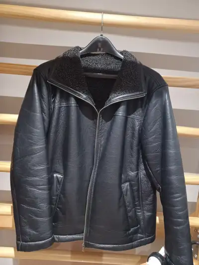 Men's leather winter jacket, size M, in very good condition.