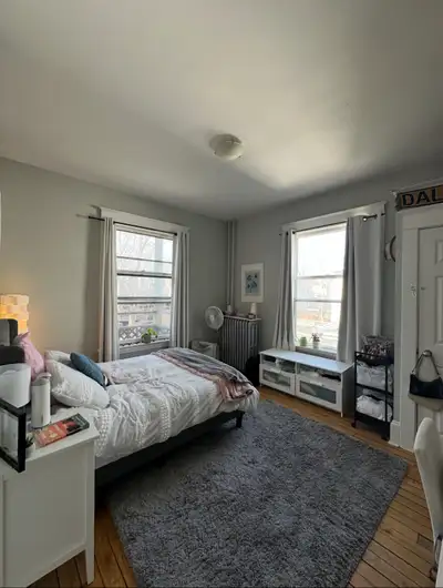 Looking for a subletter from May 2026 to August 2026 or any months in between! Cozy apartment 10 min...