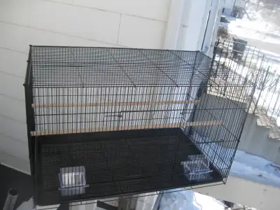 18"H X 18"L X 30"W Living Things Flight Home with removable tray, View more