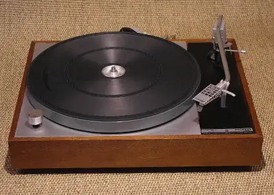 Early version with metal pulley (no plastic/clutch), all electrical parts original except RCA connec...