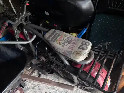 Moto colman à vendre, chaîne à changer mais la nouvelle est inclus dans le lot de pièce qui vient av...
