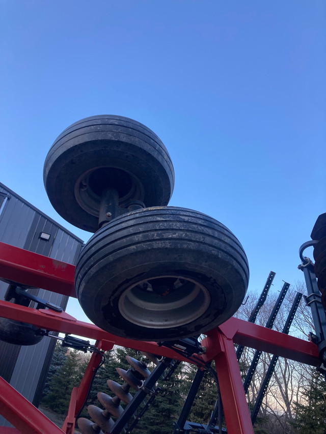 2011 Case IH RMX370 34ft Tandem Disk with Harrows  in Farming Equipment in Brandon - Image 3