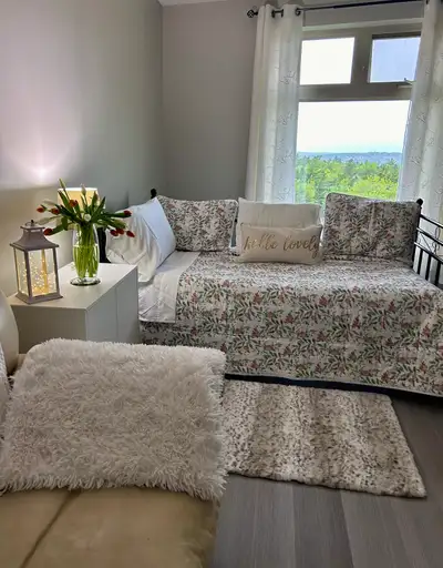 May 1 Female, mature professional or mature student Non smoker Quiet -separate bathroom-shown -share...