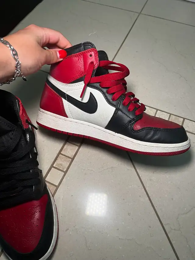bred toe high og retro Jordan 1s in Men's Shoes in Kitchener / Waterloo - Image 6