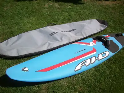planche à voile de qualité AHD 91 Litres comme neuve modèle Attitude Convert Made in Switzwerland C'...