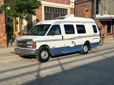 Immaculate Arizona Van with NO rust. Only 54,000 kms! (33,000 miles). Complete service history since...