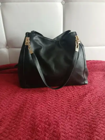  Sac à main noir élégant – style chic et intemporel, View more