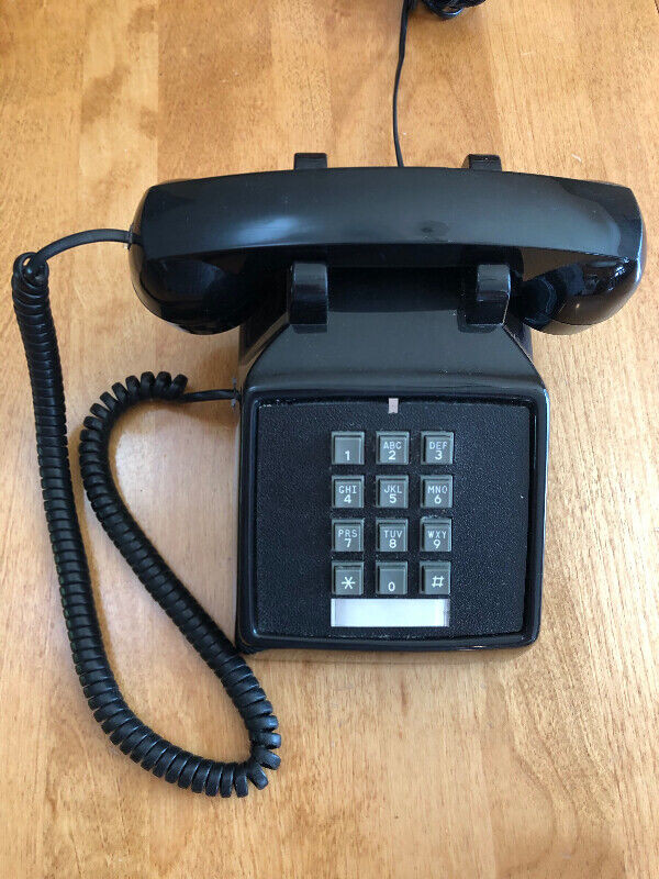 RETRO VINTAGE CORTELCO TABLE TOP TELEPHONE in Home Phones & Answering Machines in Moncton - Image 2