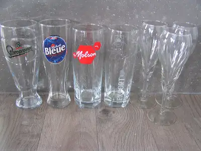 Grands verres à bière (Large Beer glasses) : Straropramen (Prague), Labatt Bleue, Molson, Molson Exp...
