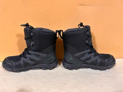 The North Face winter boots (like new condition) Size: 1