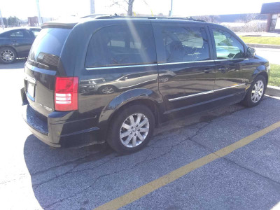 2010 Chrysler Town and country 