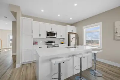 The whole group will love this Beautiful Townhouse with easy access to everything, from its central...