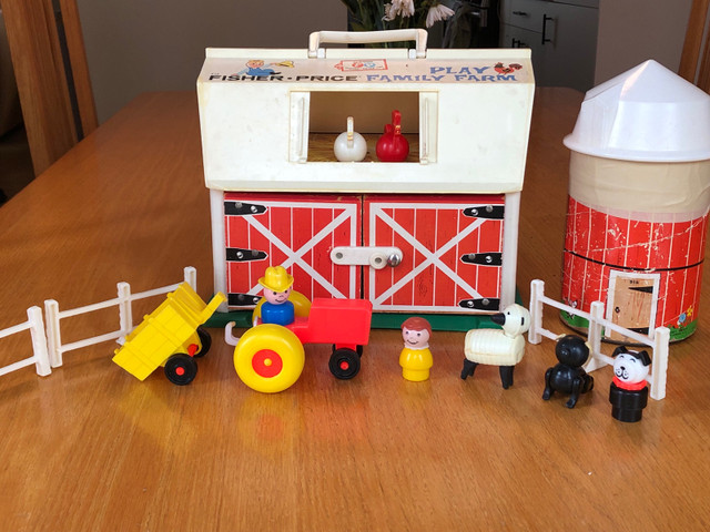 Fisher Price Family Farm Barn Set Vintage Incomplete  in Arts & Collectibles in Kitchener / Waterloo