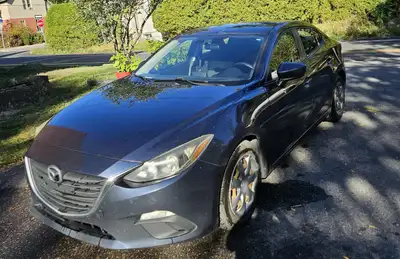 Vitres électriques Tapis d’hiver Pneus d’été et d’hiver inclus Historique des entretiens disponible