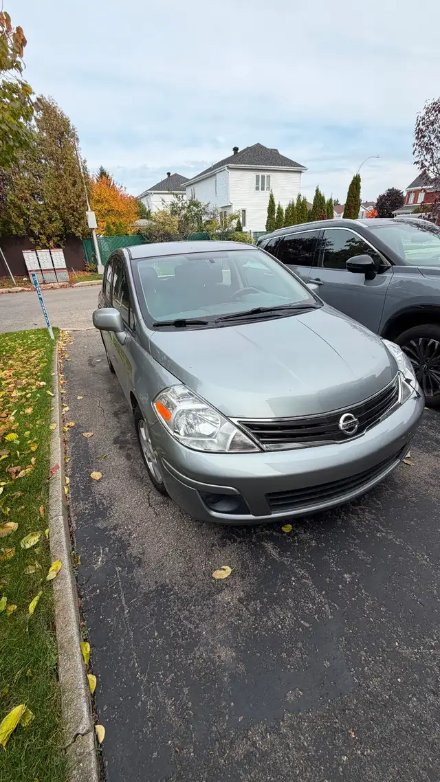 Nissan Versa 1.8 SL 2012 Hatchback