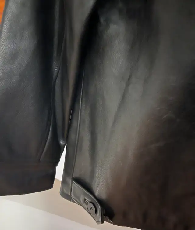 black leather 601857839722014722