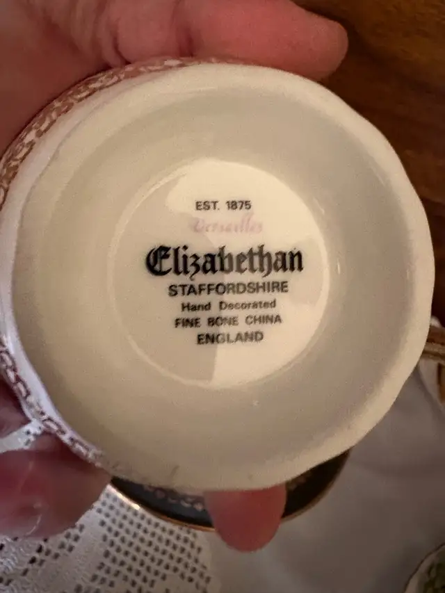 Elizabethan & Queen's Teacups429746962144307202